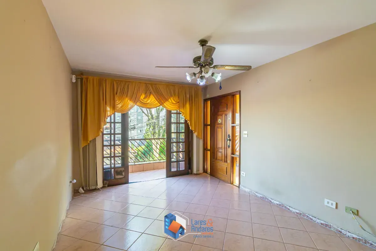 Foto do imóvel Sobrado para venda em Vila Romero com 3 quartos, sendo 1 suíte, 177m² em Rua Padre Francisco João de Azevedo