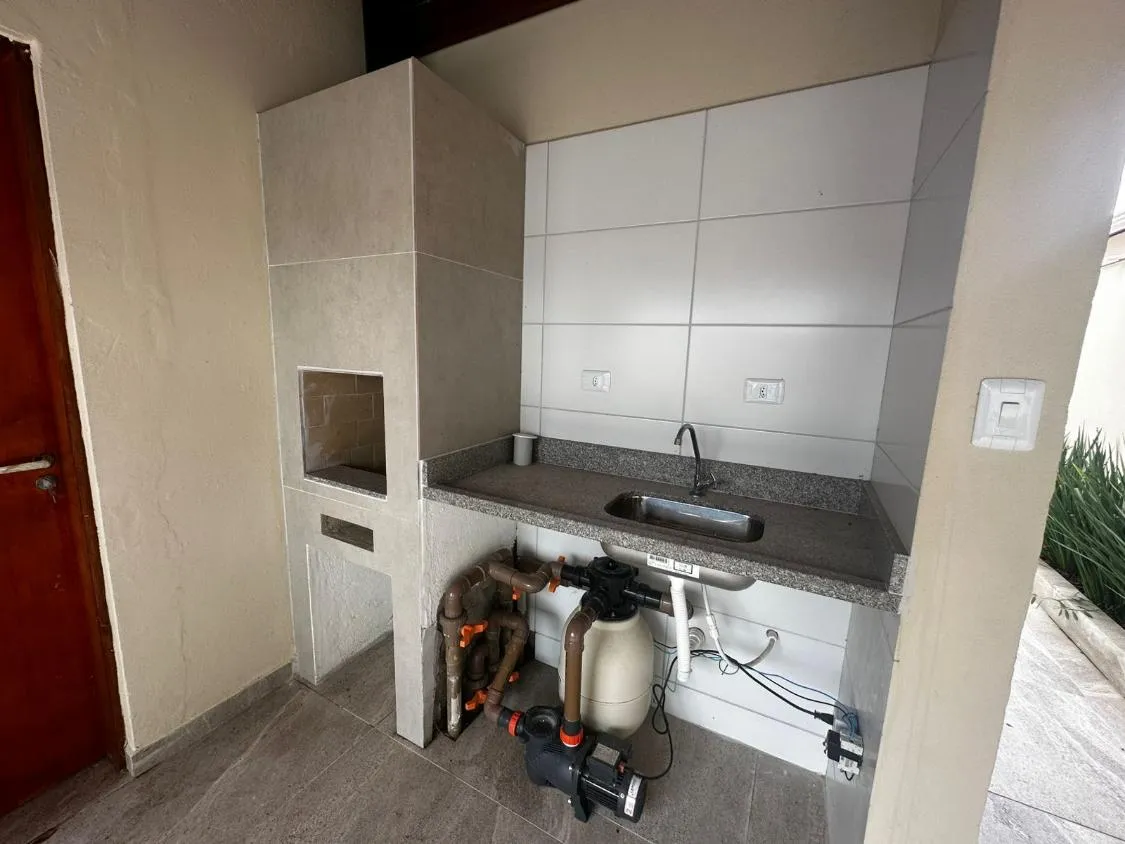 Imagem CASA NOVA COM PISCINA, 02 DORMITÓRIOS E DISPONÍVEL PARA VENDA E LOCAÇÃO LADO PISTA NA VILA ATLÂNTICA EM MONGAGUÁ