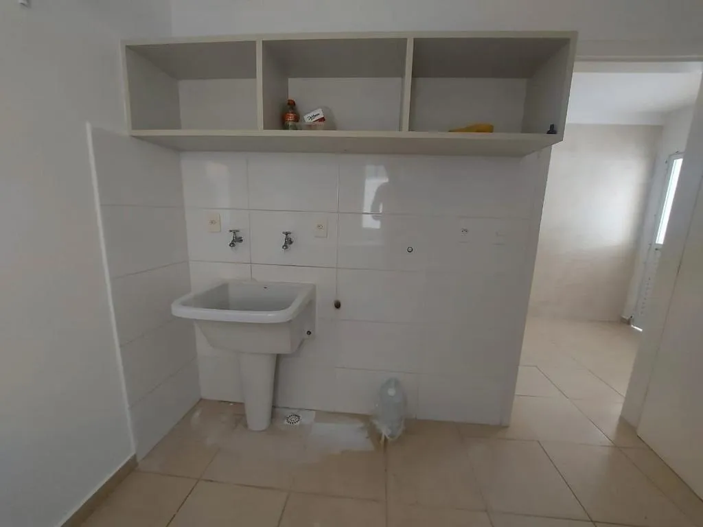 Imagem Casa Sobrado de 489m² de Terreno Localizado no Jardim Residencial Village Vert!