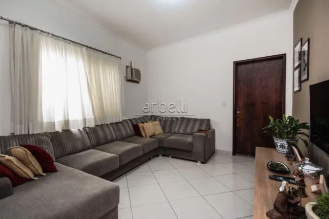 Imagem Casa com 270M², salas de estar, jantar e TV, cozinha, 3 dormitórios suítes, lavabo, área de serv...