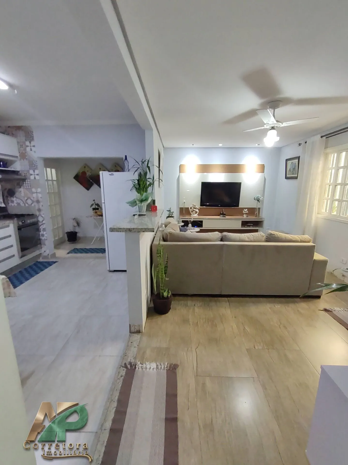Imagem Casa à Venda em Taboão da Serra: 308m², 2 Vagas e Perto do Shopping