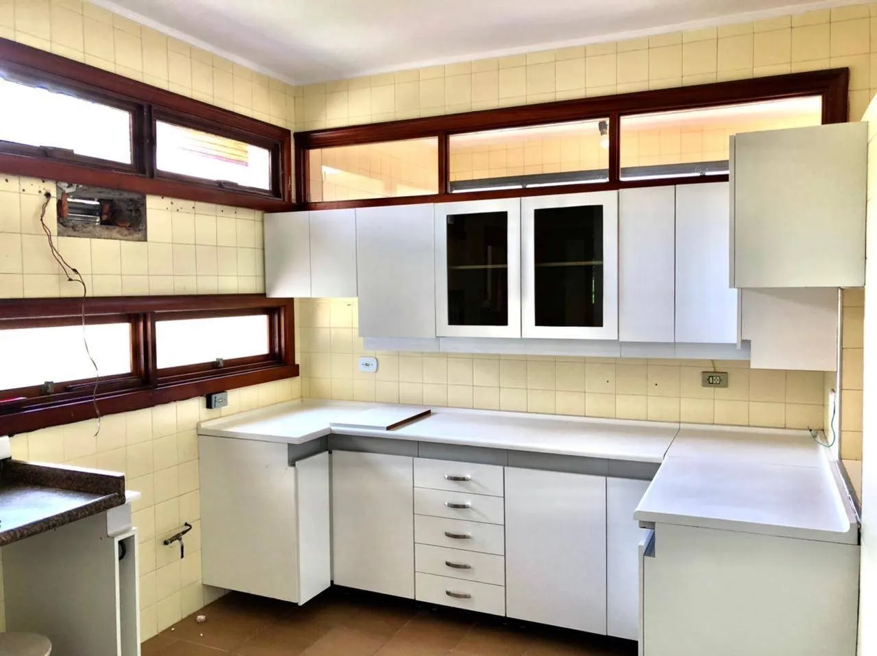 Imagem Casa de esquina semi-térrea, 429 m² - Alphaville 01 - Barueri/SP