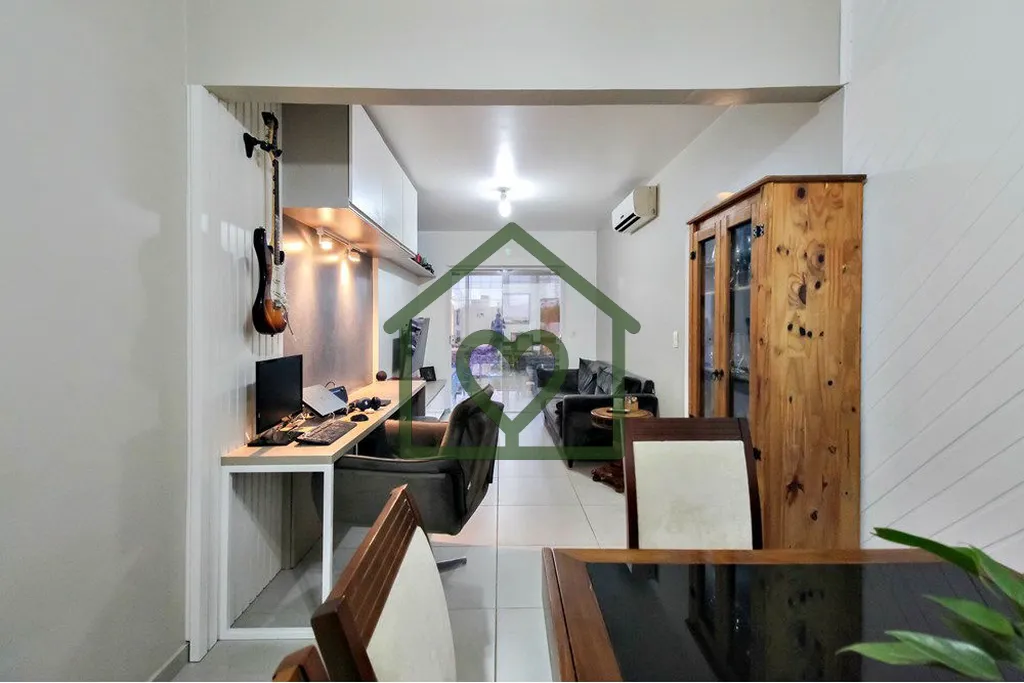 Imagem Este NÃO É um apartamento comum. Em um prédio de construção tradicional e sólida na Av. Otto N...