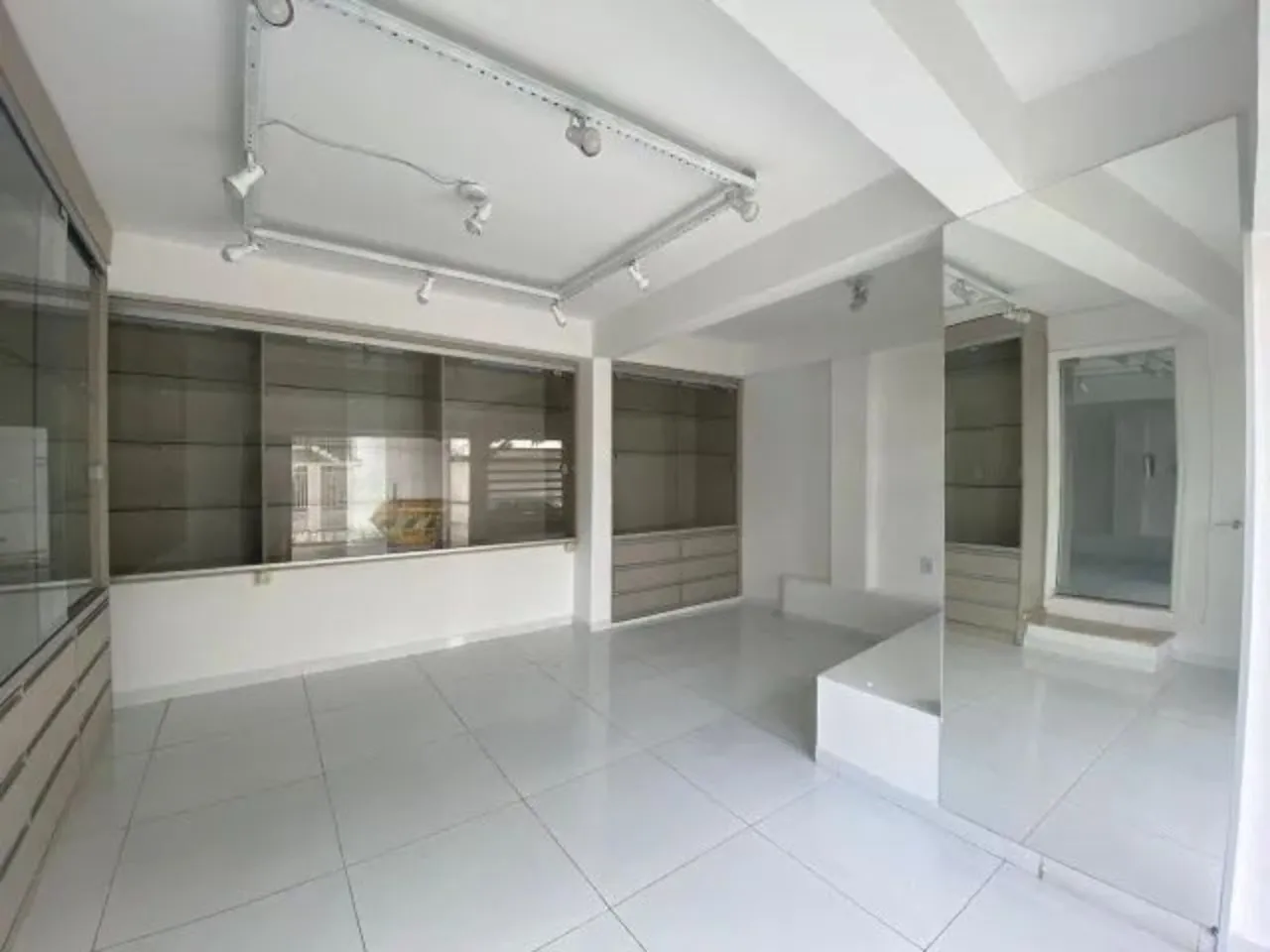 Foto do imóvel Salão Comercial para Locação no Jardim América, Sorocaba-SP: 1 Sala, 1 Banheiro, 30m² de Área. em JARDIM AMÉRICA, SOROCABA - SP