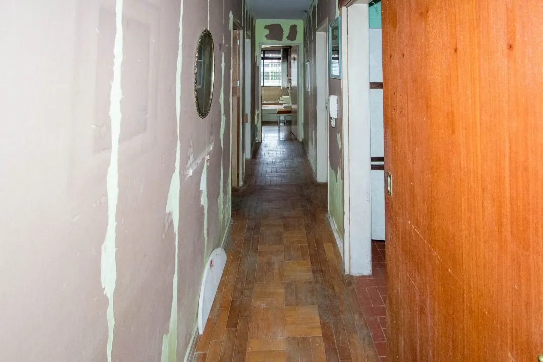 Imagem Casa para Venda - 200m², 3 dormitórios, 8 vagas - Cristal