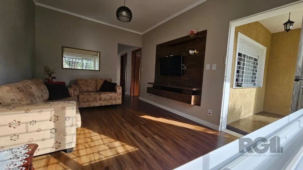 Imagem Casa 3 dormitórios, 5 vagas, 155 m² área construída, terreno 300m², Nonoai.