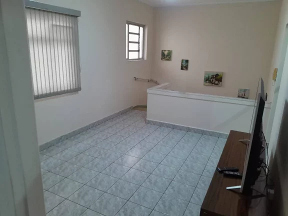 Imagem Sobreposta Alta, com Garagem Fechada, Ponta da Praia