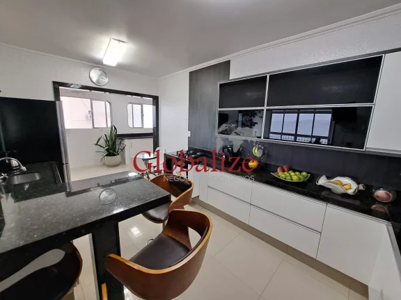 Imagem Apartamento à venda com 195m², 3 quartos, 1 suíte, closet, frente Mar por R$2.200,00 na Ponta da Praia em Santos