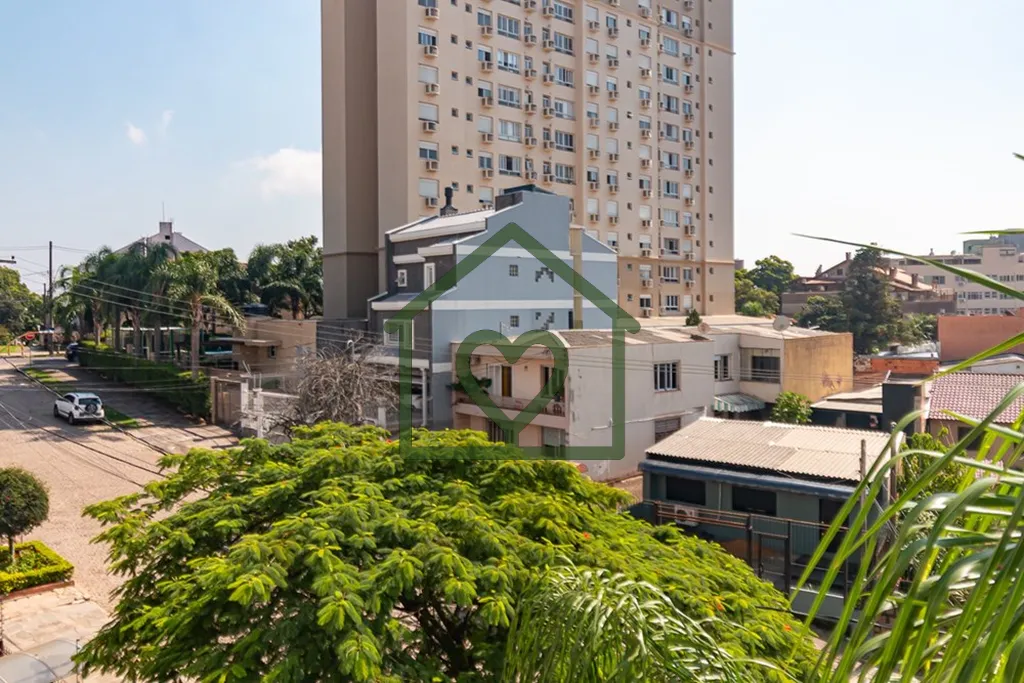 Imagem APARTAMENTO DE 85m² COM 3 DORMITÓRIOS (1 SUÍTE), BANHEIRO, SALA DE ESTAR E JANTAR, COZINHA COM CH...