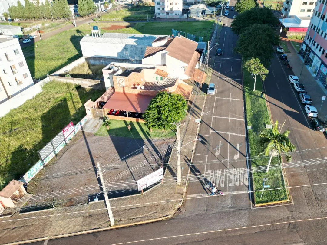 Imagem Terreno de esquina com sala comercial e apartamento, Bairro Fag, Cascavel - Venda