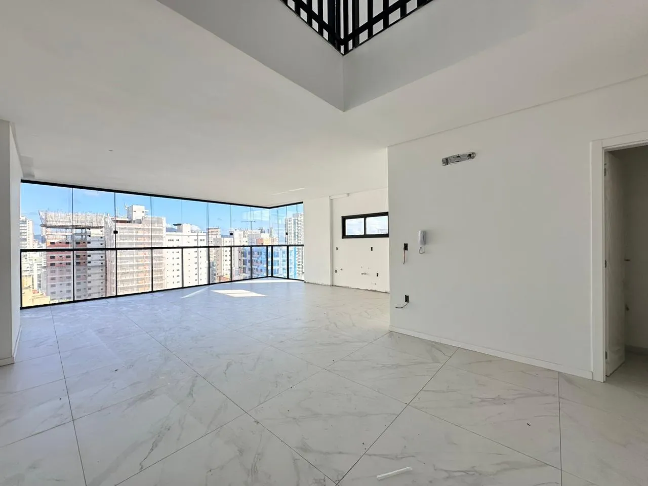 Imagem Apartamento com vista para o mar à venda com 276m2 por R$ 3.950.000,00
