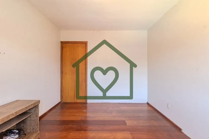 Imagem Casa de dois pavimentos com 3 dormitórios, sendo 1 suíte. No pavimento superior, conta com dois do...