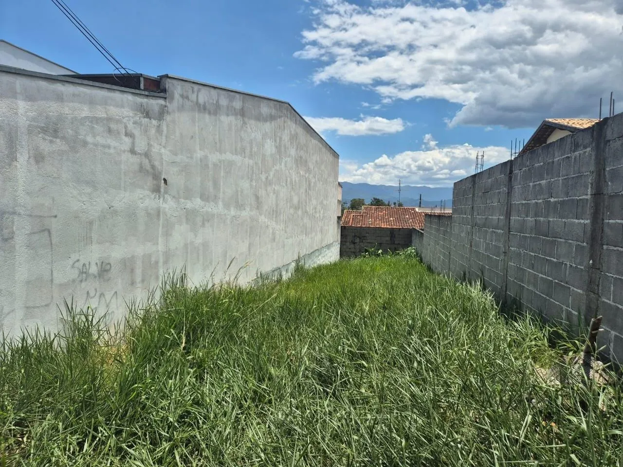 Imagem Terreno em Localização Central no Bairro Mombaça, Próximo a Escola, Mercado e Centro Comunitário, Ideal para Construção