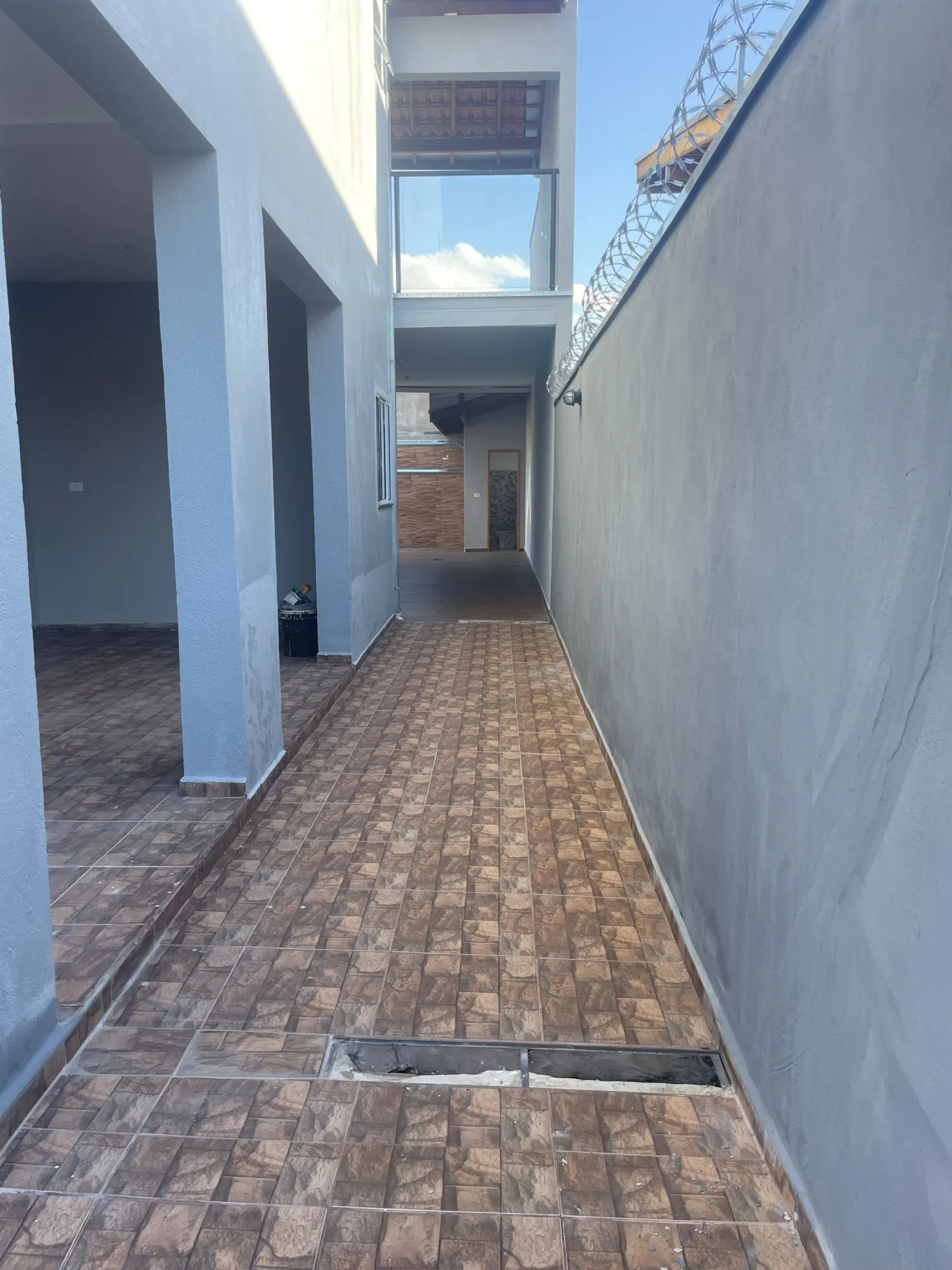 Imagem Casa à venda 3 dorm sendo uma suíte com sacada , 4 Vagas de garagem sendo duas cobertas, 250M², Conjunto Residencial Araretama, Pindamonhangaba - SP
