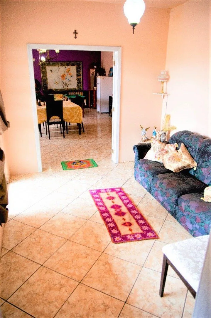Imagem Casa para Venda - 423.16m², 4 dormitórios, sendo 1 suites, 4 vagas - Glória