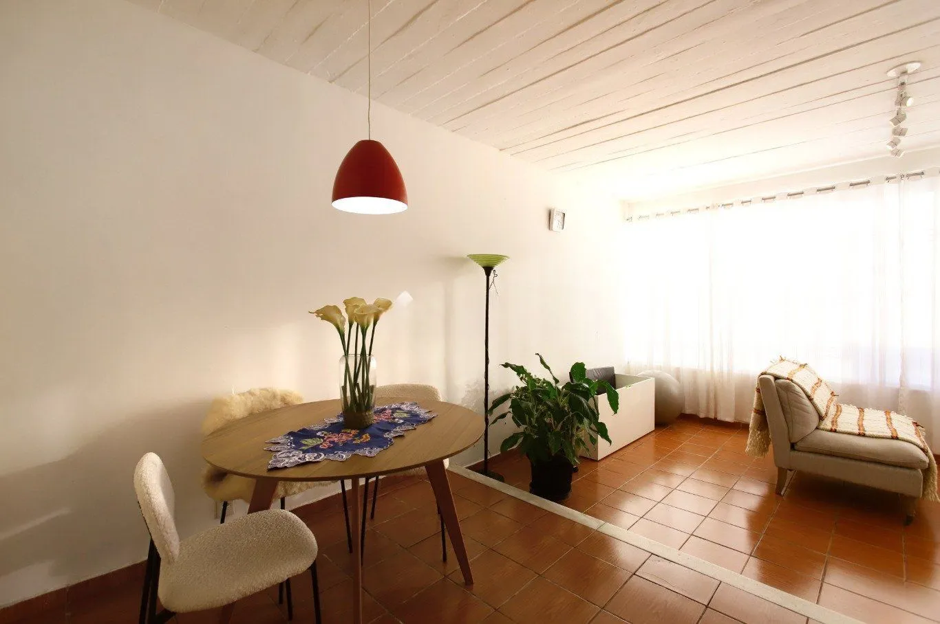 Imagem Casa com Edícula nos fundos, total de 5 dormitórios no Bairro gloria.