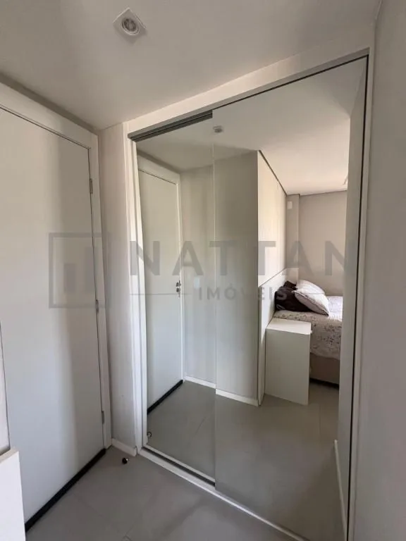 Imagem Apartamento com 2 dormitórios e suíte, 49,73 m², sacada e condomínio com piscina e academia
