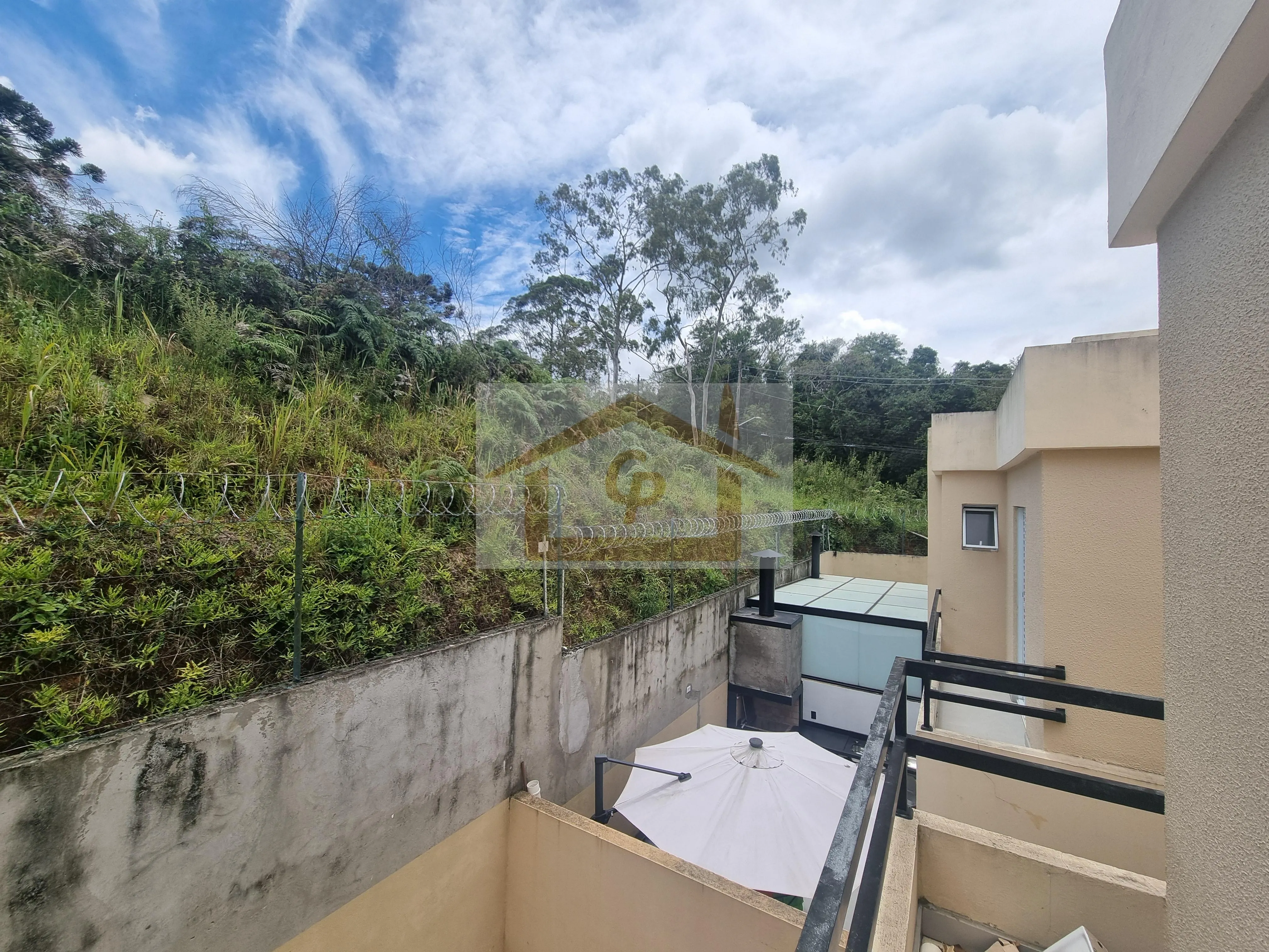 Imagem Pequeno Residencial, Casa com Duas Suítes, varanda, 2 vagas