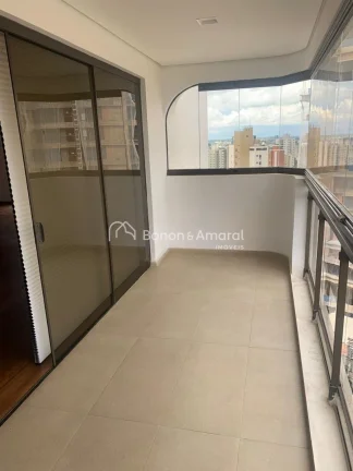 Imagem Apartamento espaçoso com 198m² em andar alto, muito bem iluminado pelo sol da manhã. Possui livin...