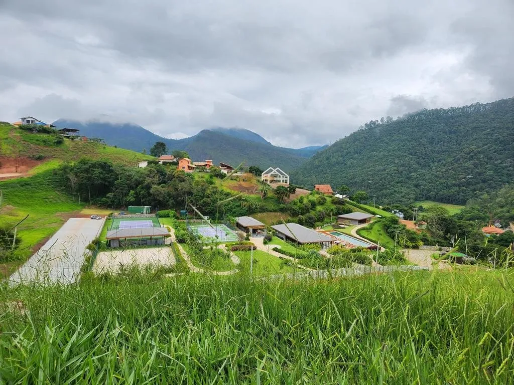 Imagem Terreno em Condomínio para Venda em Teresópolis / RJ no bairro Vale Alpino