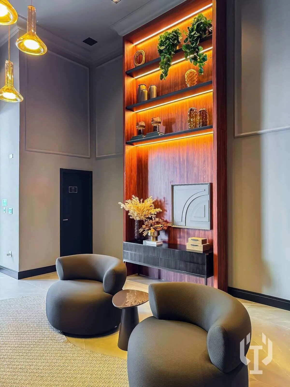 Imagem Showroom mobiliado e decorado com 3 suítes na Meia Praia