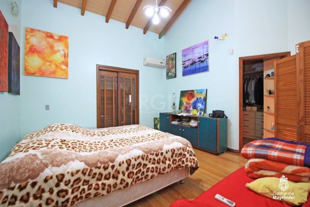 Imagem Casa para Venda - 240m², 4 dormitórios, sendo 3 suites, 6 vagas - Jardim Sabará