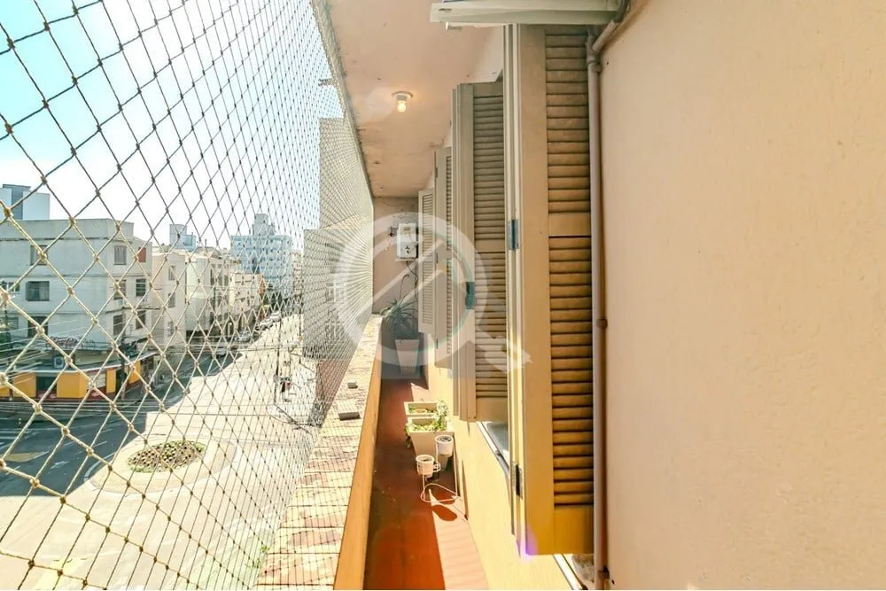Imagem Descubra o charme deste aconchegante apartamento localizado na vibrante Cidade Baixa, um dos bairros...