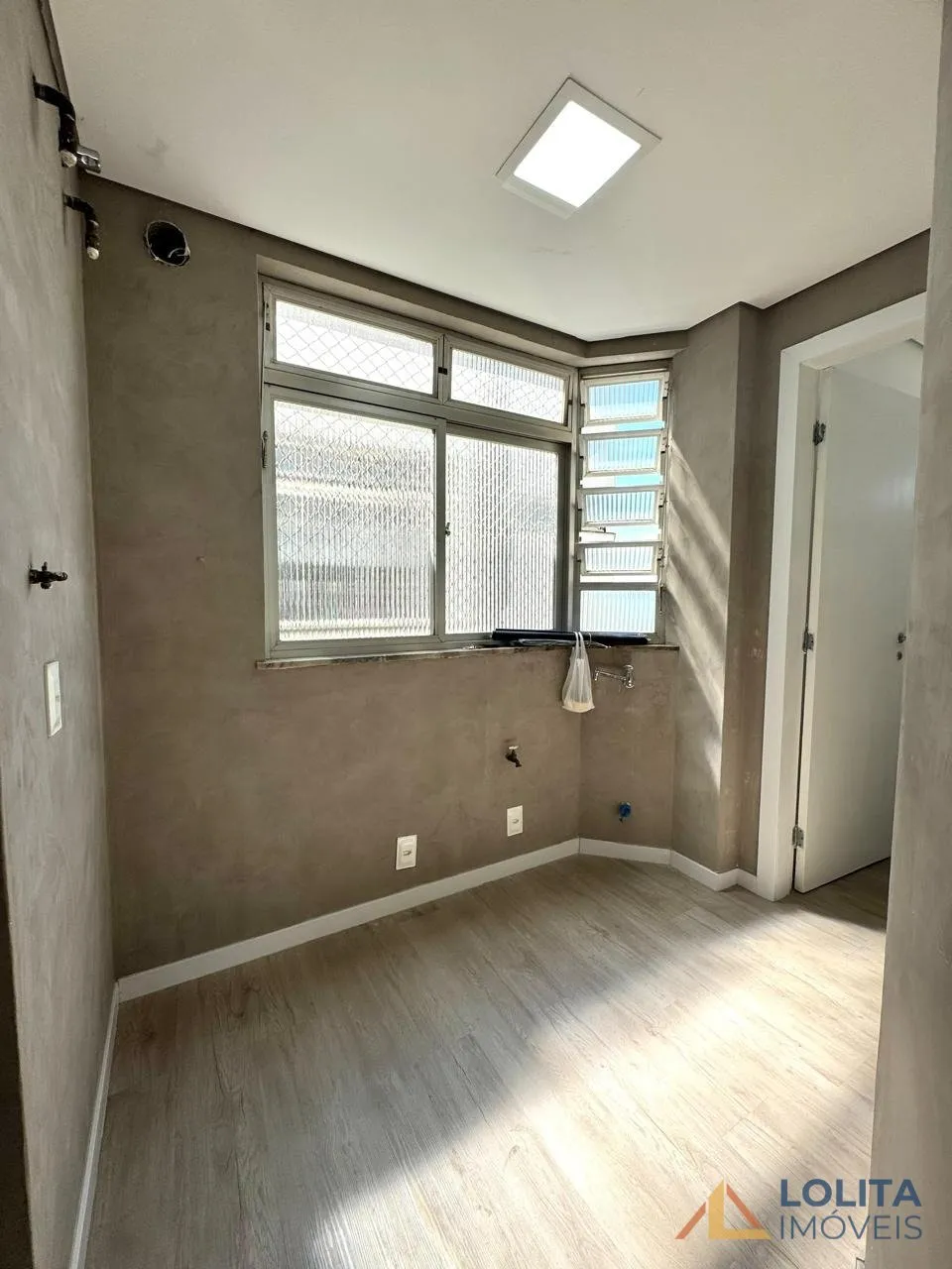 Imagem APARTAMENTO À VENDA NO CENTRO, PRÓXIMO À BEIRA MAR NORTE - FLORIANÓPOLIS/SC