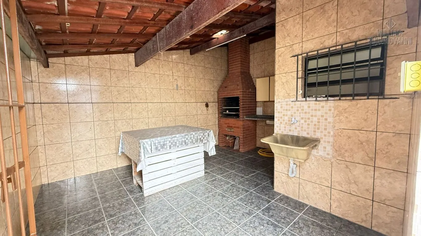 Imagem Casa c/ Suíte, 2 Vagas e Excelente Localização na Ocian