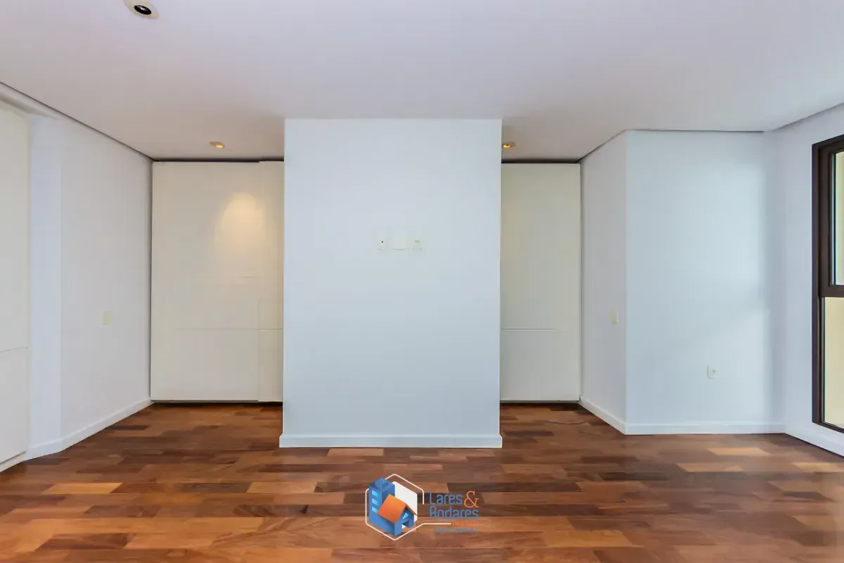 Imagem Duplex para venda em Indianópolis com 3 quartos, sendo 3 suítes, 198m²