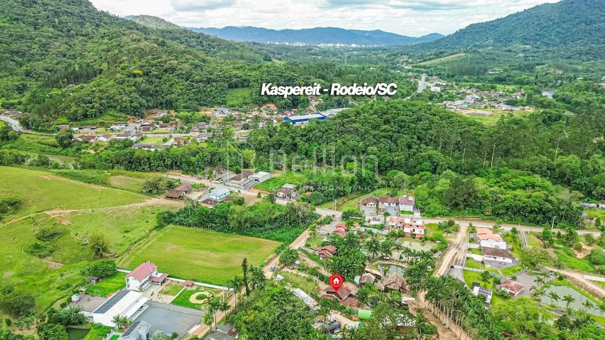 Imagem Casa em Rodeio no bairro Kaspereit, com amplo terreno e área de festas