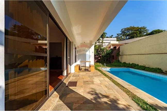 Imagem Linda e espaçosa casa na Vila Tramontano com 460m² 4 Suítes 4 Vagas com piscina e churrasqueira