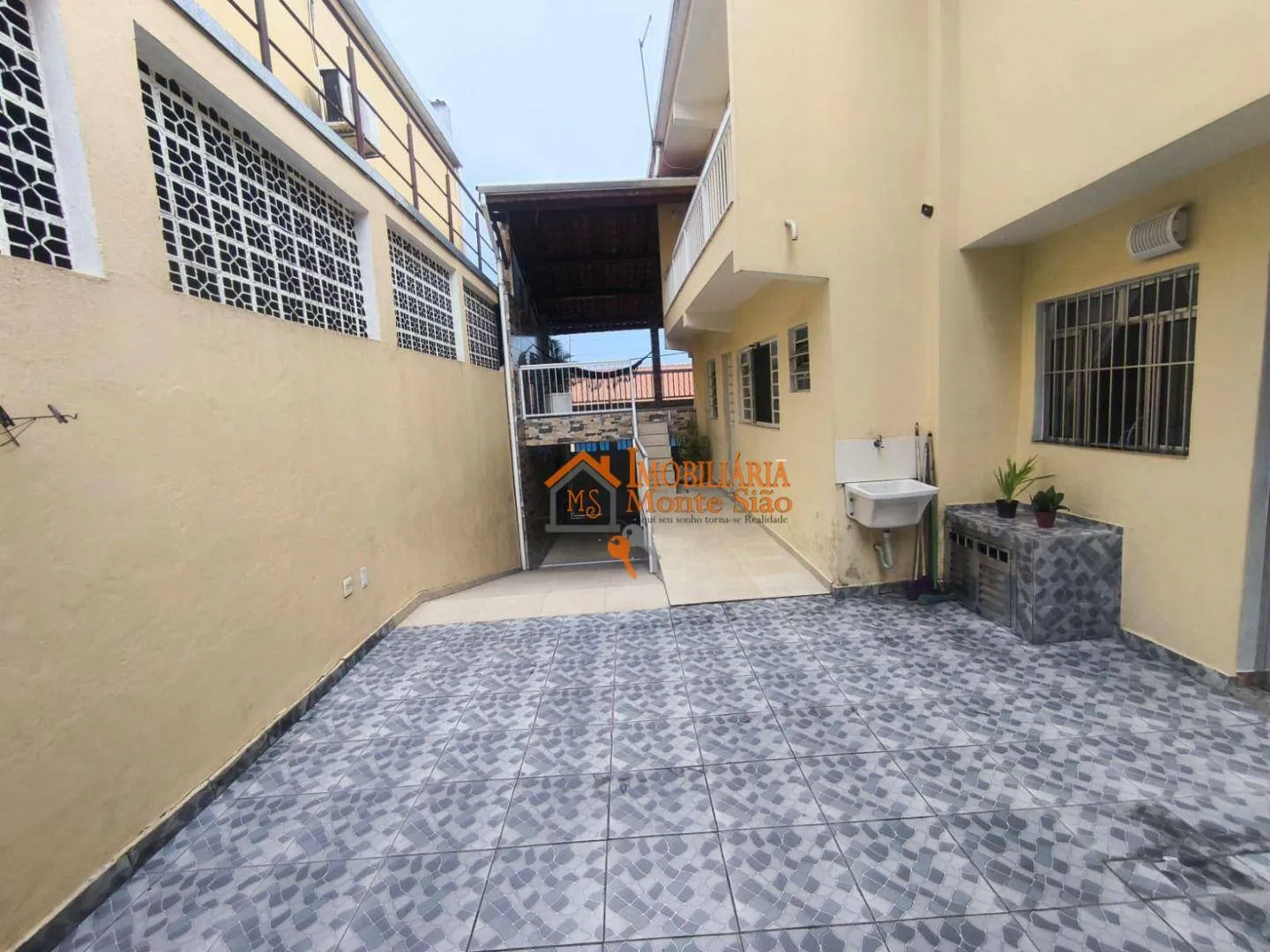 Imagem Sobrado com 5 dormitórios à venda por R$ 552.000,00 - Jardim Izildinha - Guarulhos/SP
