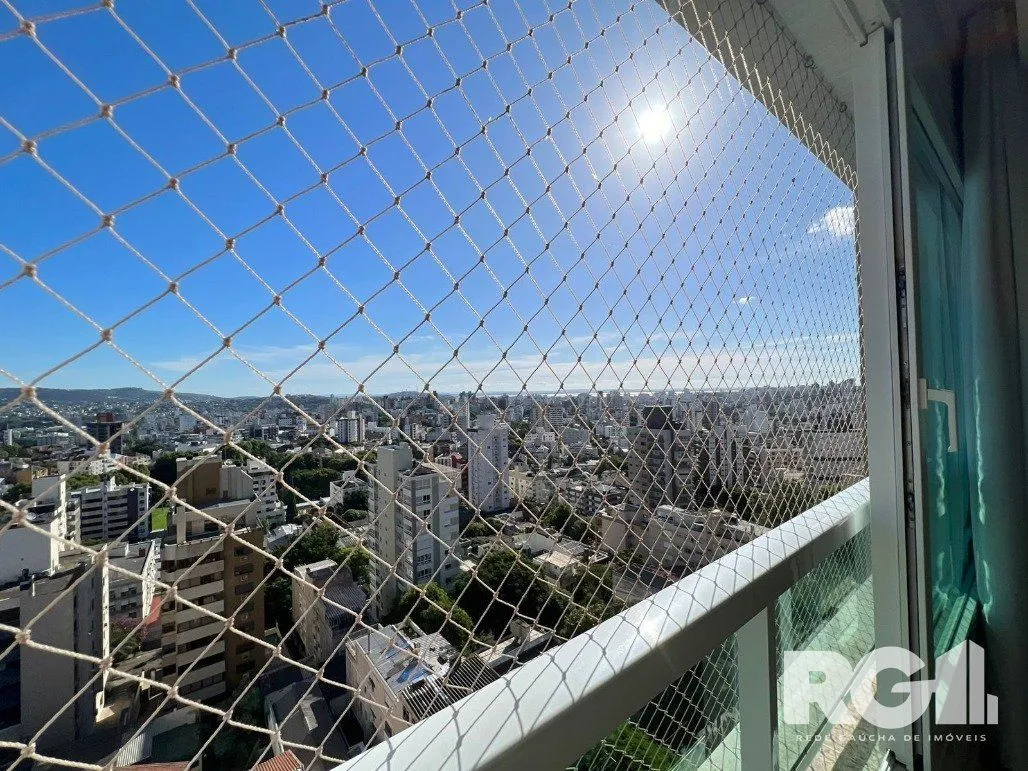 Imagem Espetacular apartamento para VENDA mobiliado, 3 dormitórios, 2 vagas cobertas, infra completa no coração do Bairro Petrópolis.