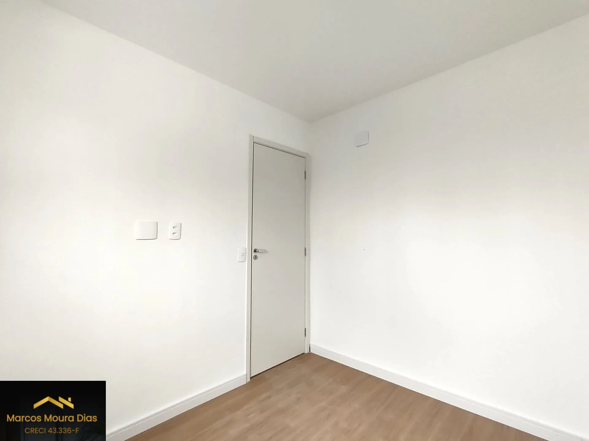 Imagem Apartamento ( Studio) com 1 Dormitório na Vila Romana, Novo, Vista Livre. Banheiro com Janela