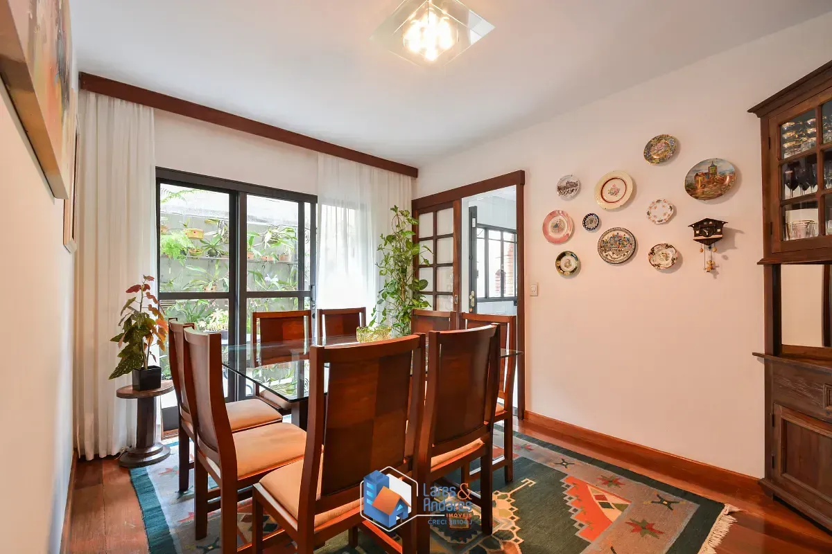 Imagem Sobrado para venda em Sumaré com 4 quartos, sendo 2 suítes, 190m²