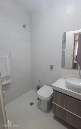 Imagem Casa com 3 dormitorios sendo uma suite e duas vagas localizada proximo ao Metro Vila Sonia.