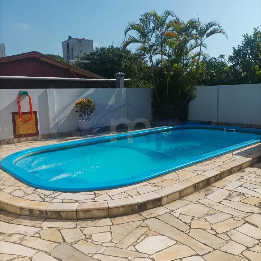 Imagem Casa á venda com 6 dormitórios no centro de Torres/RS