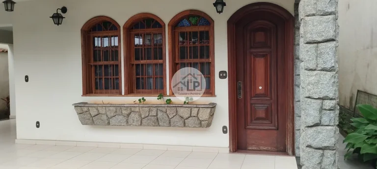 Imagem Vende-se casa no bairro Niterói em Volta Redonda