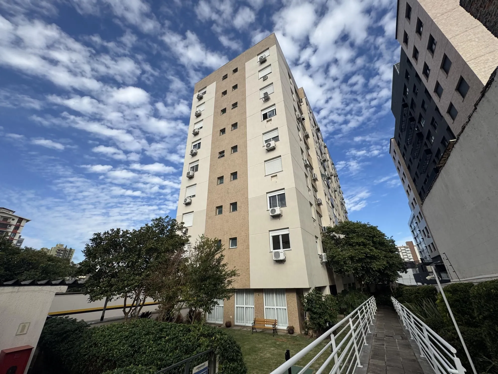Imagem Apartamento em andar alto, posição solar norte/nascente, com excelente iluminação e ventilação natural.