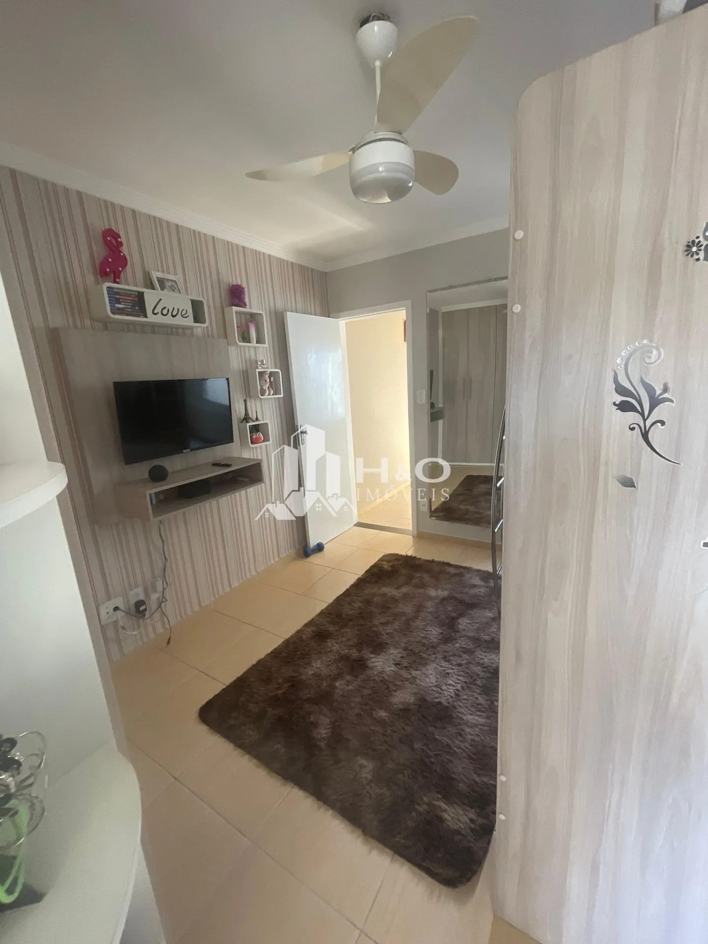 Imagem Excelente sobrado com 158m, 3 suítes, ótimo preço e muito espaço interno!