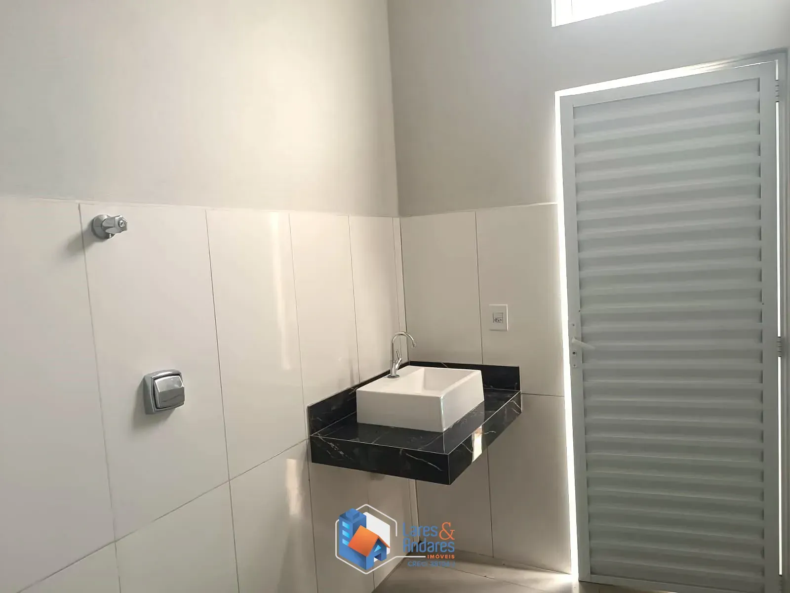 Imagem CASA À VENDA, COM 190M² 3 DORMS (1 SUÍTE) 5 VAGAS, PISCINA, CHURRASQUEIRA - RESIDENCIAL CALIFÓRNIA GARDEN, SÃO SEBASTIÃO DO PARAÍSO, MG