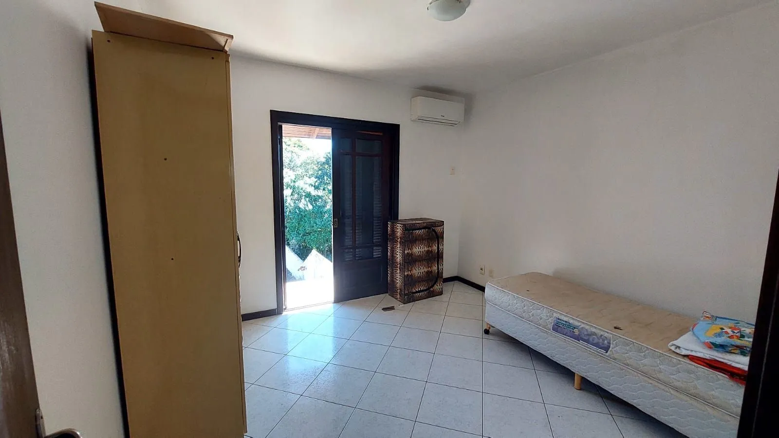 Imagem Casa no bairro Vila Nova - 4 dormitórios, Sendo 1 Suíte