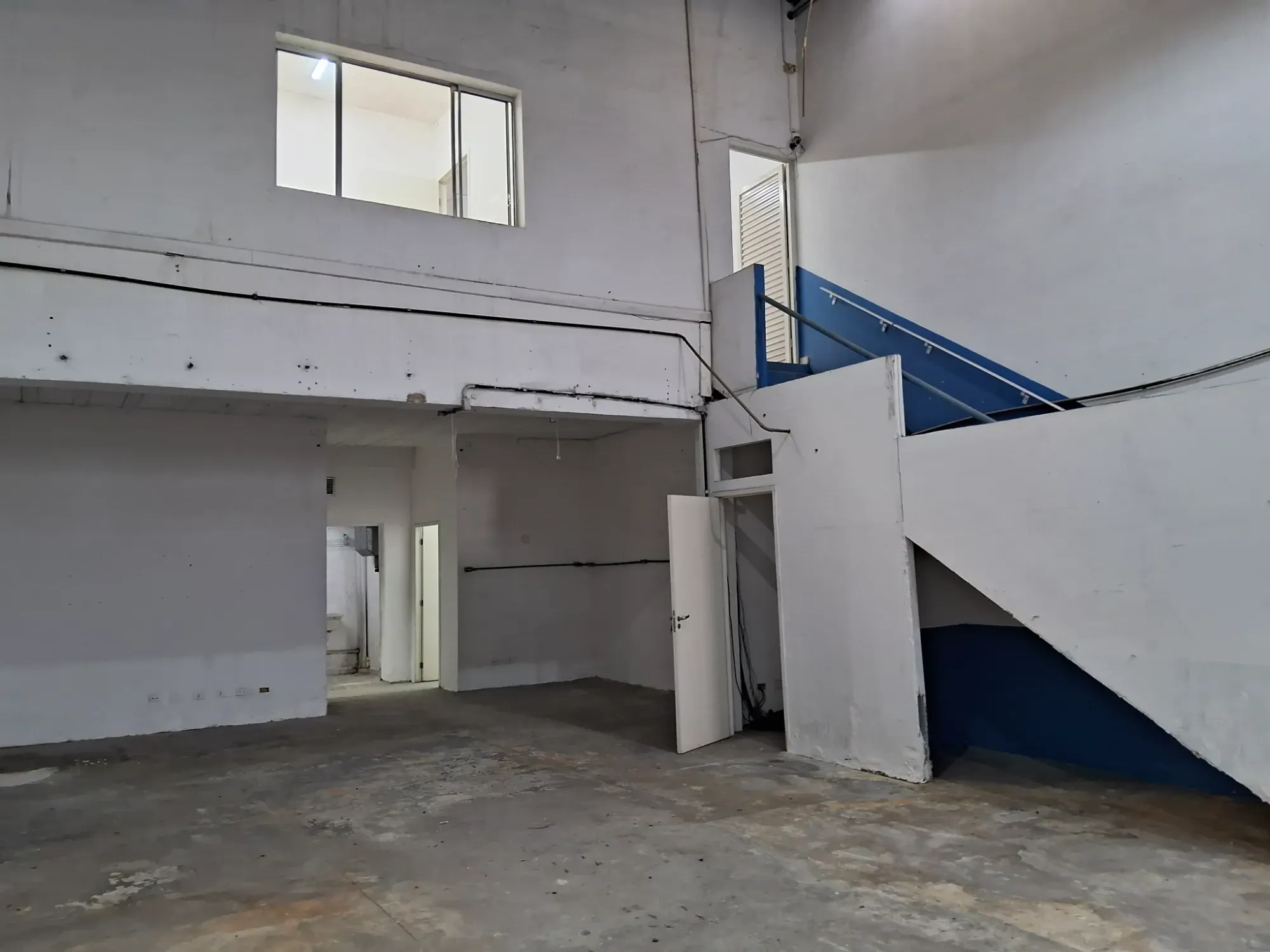 Imagem Galpão para Alugar, 242 m² em Vila Anastácio - São Paulo