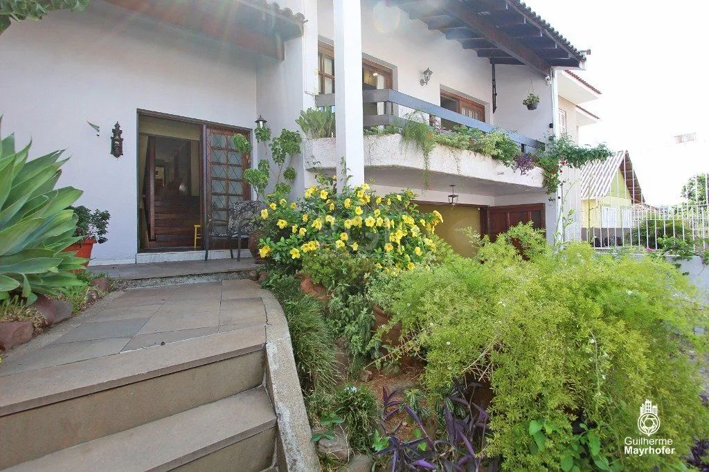Imagem Casa para Venda - 326m², 3 dormitórios, sendo 3 suites, 4 vagas - Glória