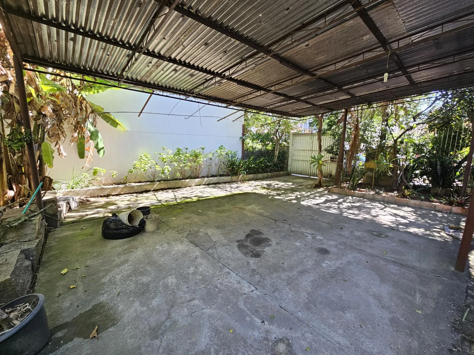 Imagem Casa 03 dormitórios com suite e 02 vagas no Bairro Mont Serrat