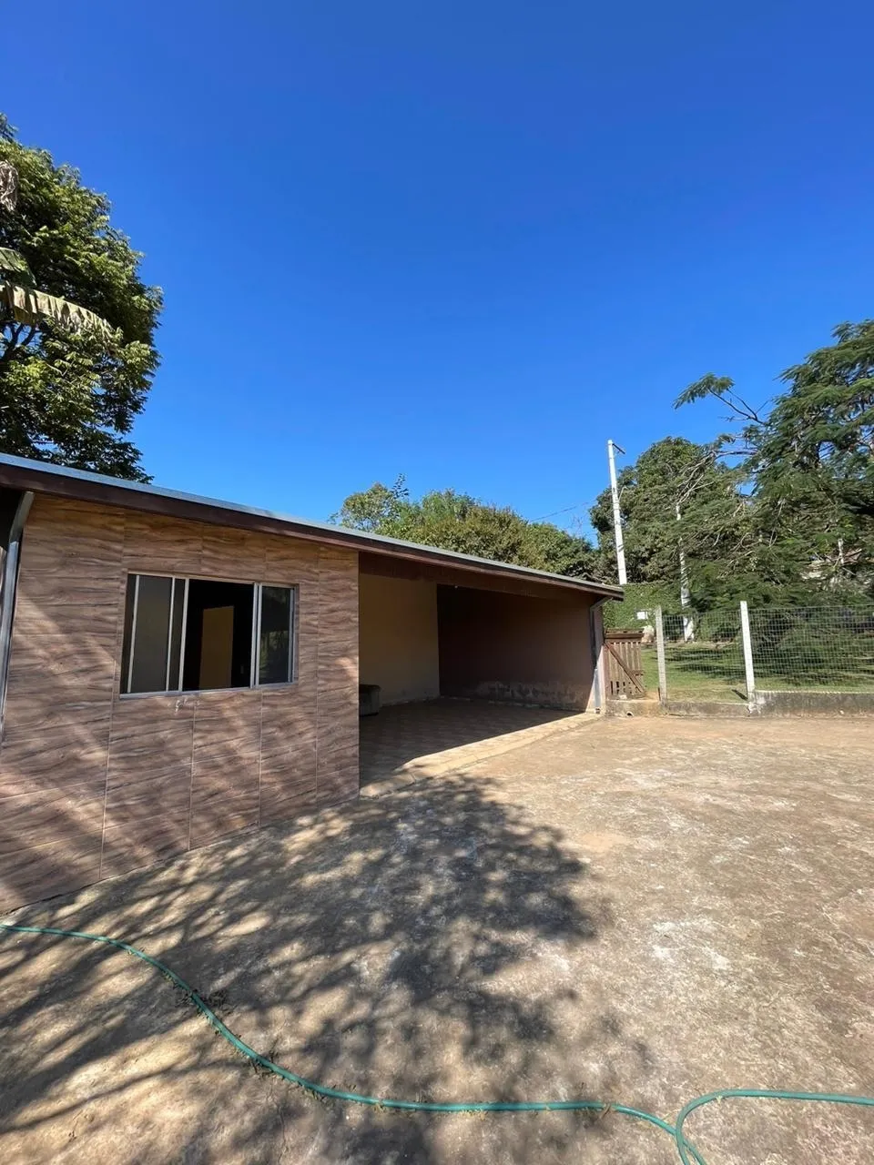 Foto do imóvel Chácara à venda com três construções no terreno sendo uma semi nova, Goiabal, Pindamonhangaba, SP