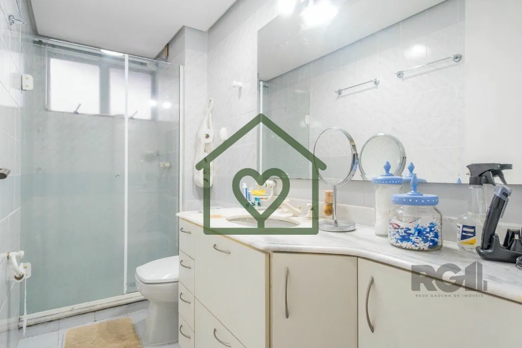 Imagem Apartamento de um quarto (dormitório), sacada e uma vaga de garagem no bairro Santana em Porto Aleg...