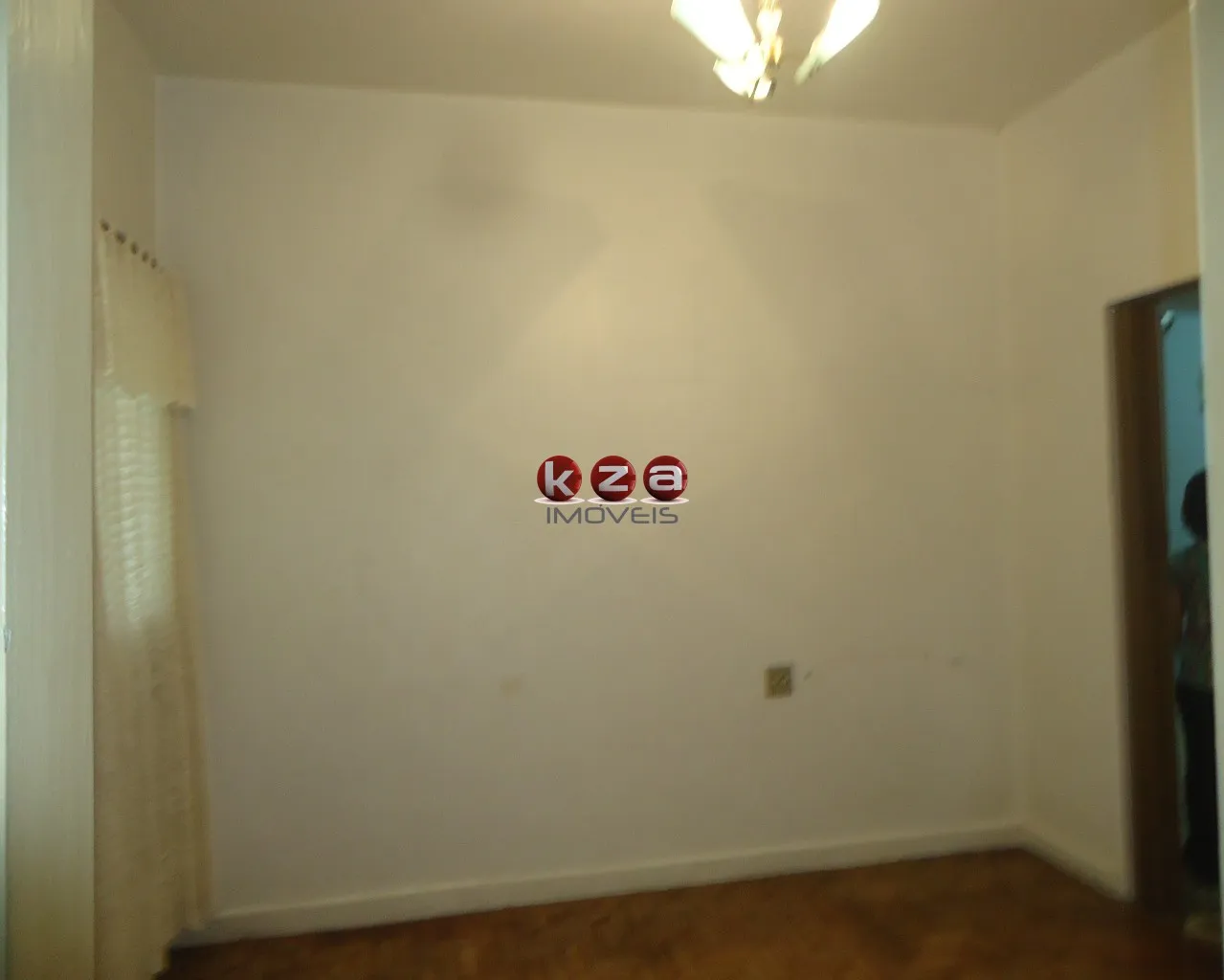 Imagem Casa de 3 quartos na Vila Angeli, Valinhos-SP: 159m², 2 banheiros. Agende sua visita!