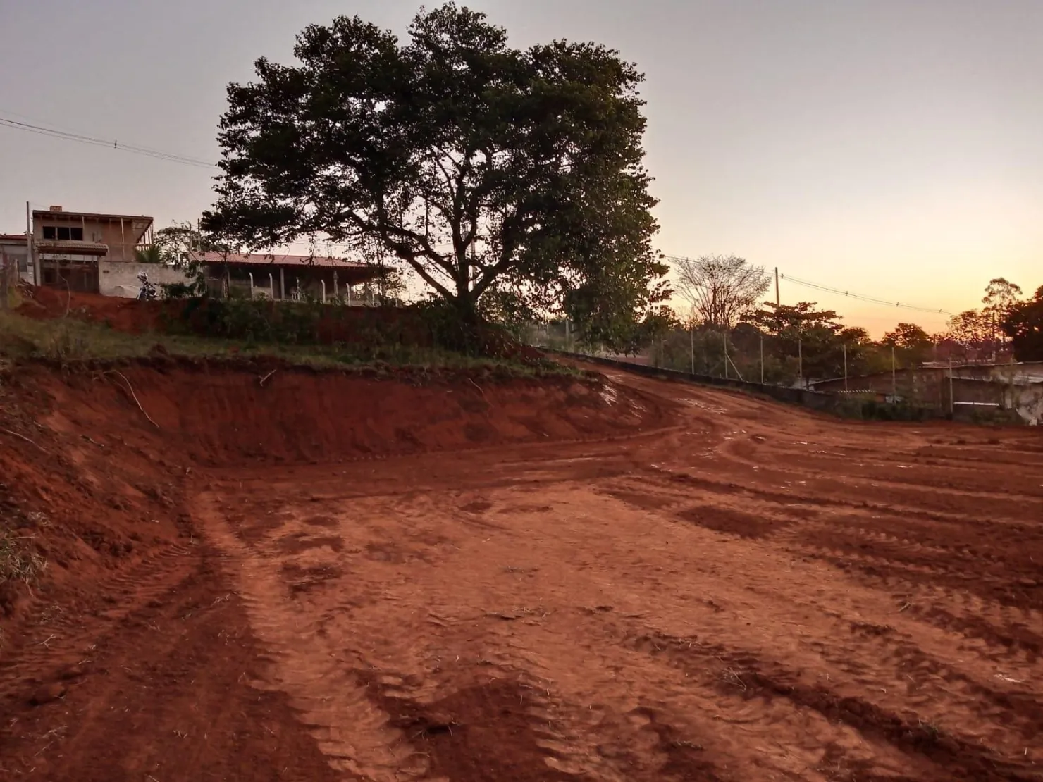 Imagem Terreno à Venda em Pindamonhangaba - 1.300 m² na Avenida Principal